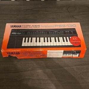 Yamaha PortaSound PSS-130 Electronic Keyboard - Black and White